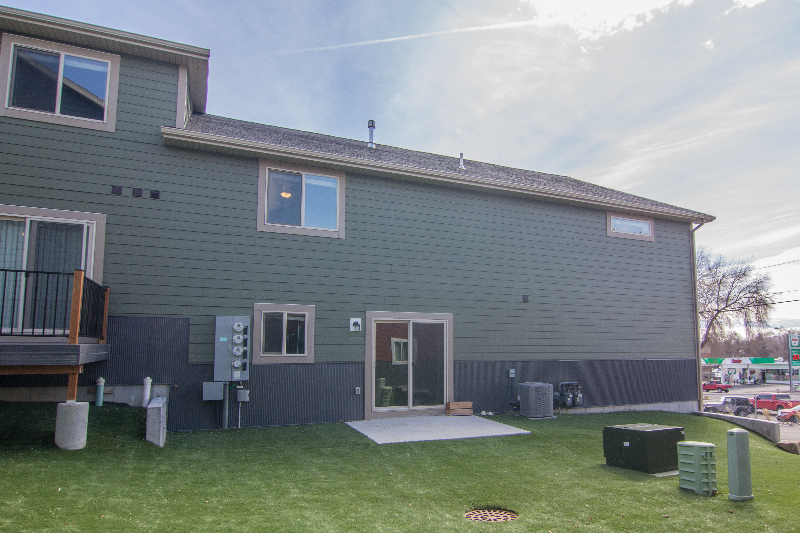 720 10th St W - Photo 3 of 18