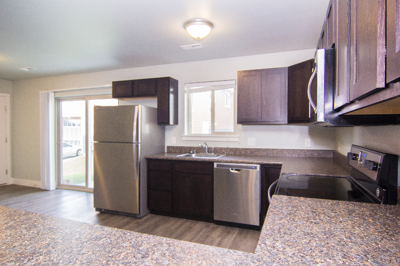 720 10th St W - Photo 5 of 18