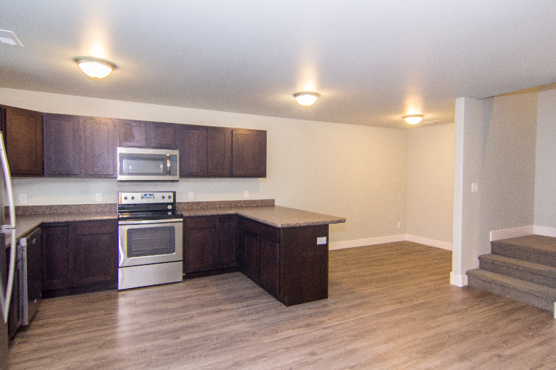 720 10th St W - Photo 6 of 18