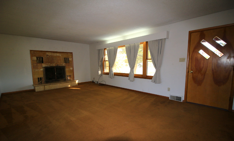 1601 W College St #1 - Photo 2 of 10