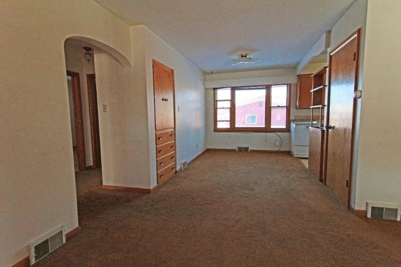 1601 W College St #1 - Photo 4 of 10