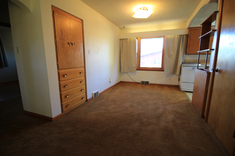 1601 W College St #1 - Photo 5 of 10