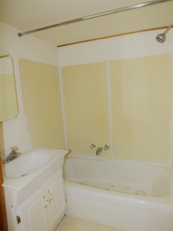 1601 W College St #3 - Photo 6 of 7