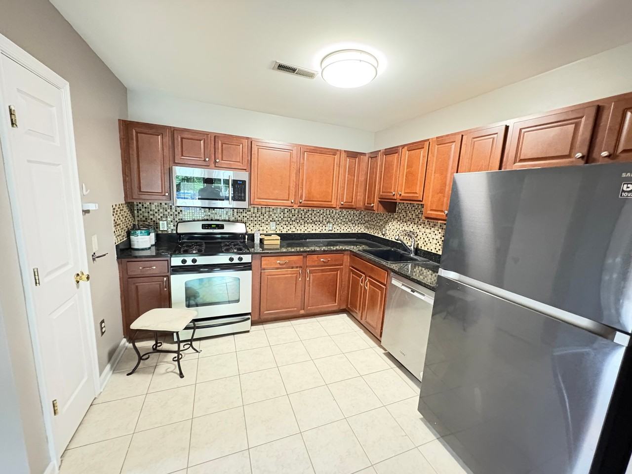 1197 Morning Glory Dr - Photo 3 of 8