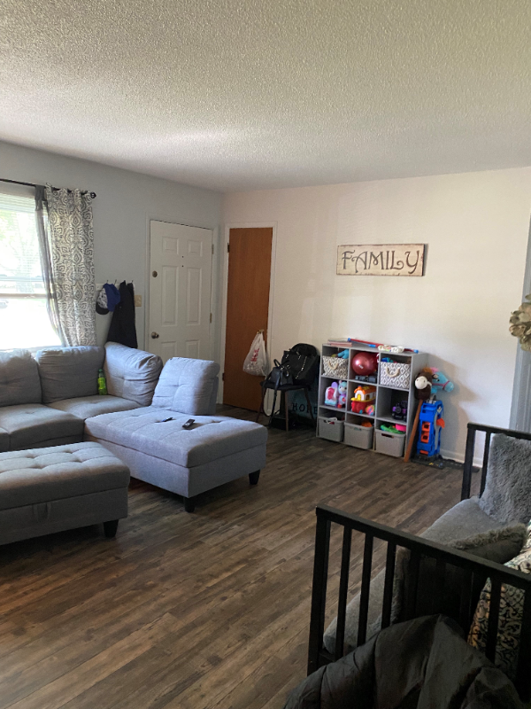 117 Joy Rd - Photo 2 of 8