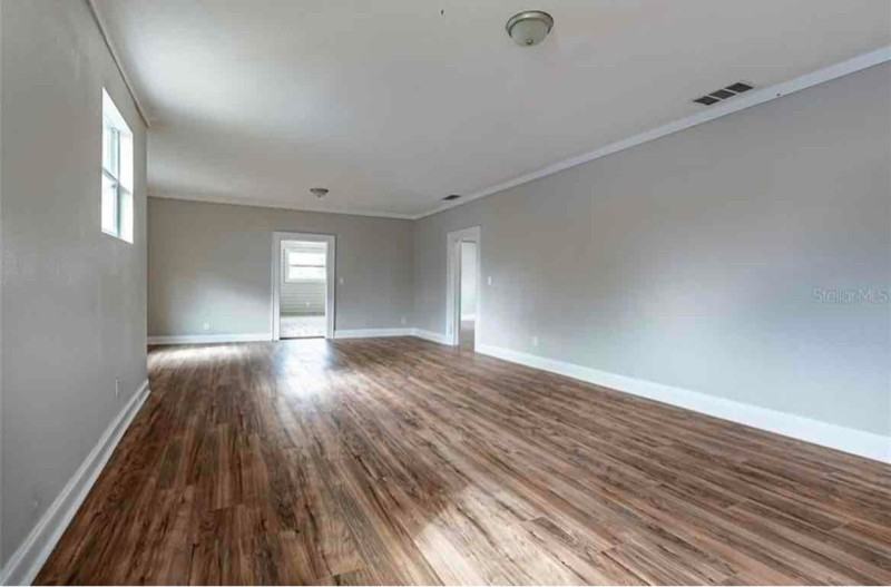 1145 Ruby St - Photo 5 of 34