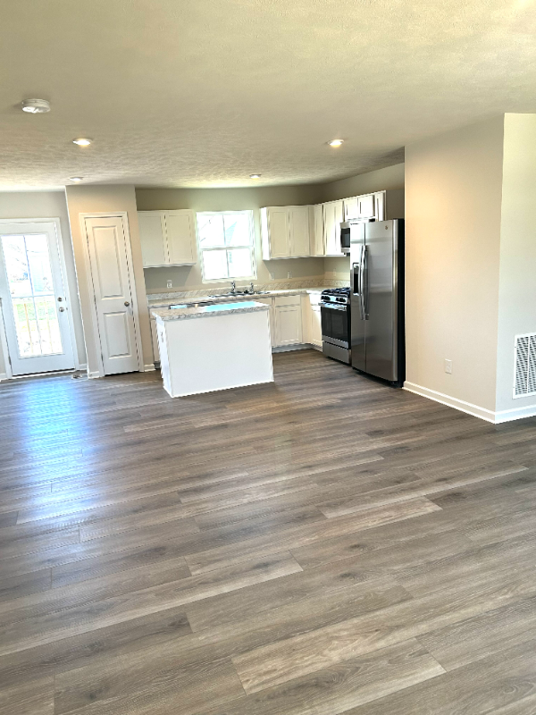 5266 Miller St - Photo 4 of 34