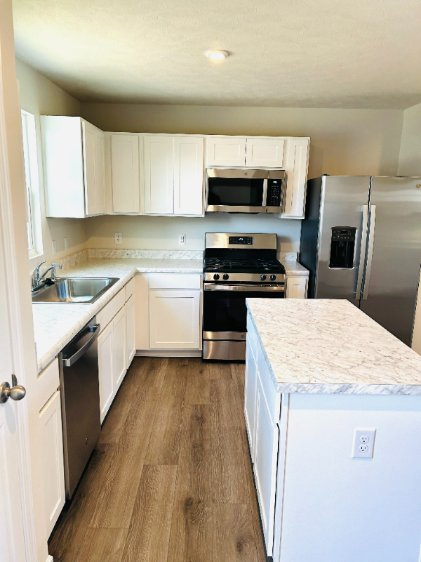 5266 Miller St - Photo 5 of 34