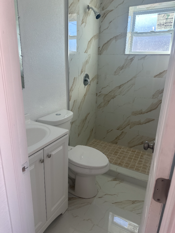 1817 N Tamiami Trl #1817 - Photo 3 of 6