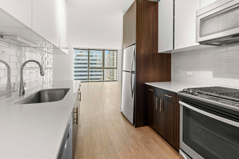 64 E Lake St - Photo 4 of 20