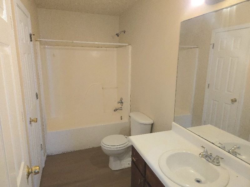 402 N 12th St - Photo 4 of 7