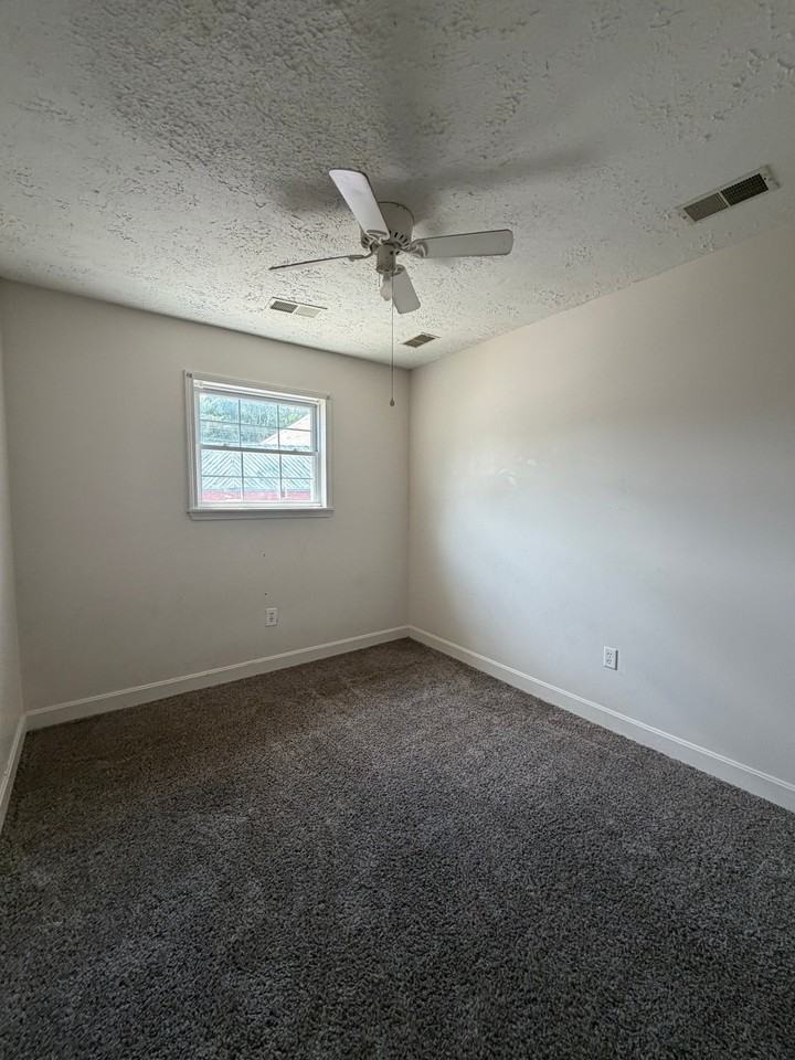 101 W Main St #A - Photo 6 of 8