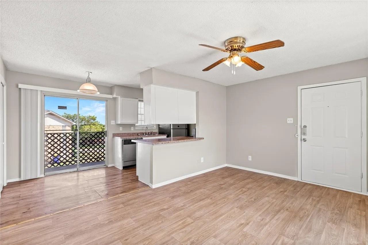 1625 Mary K Ln #1627 - Photo 5 of 16