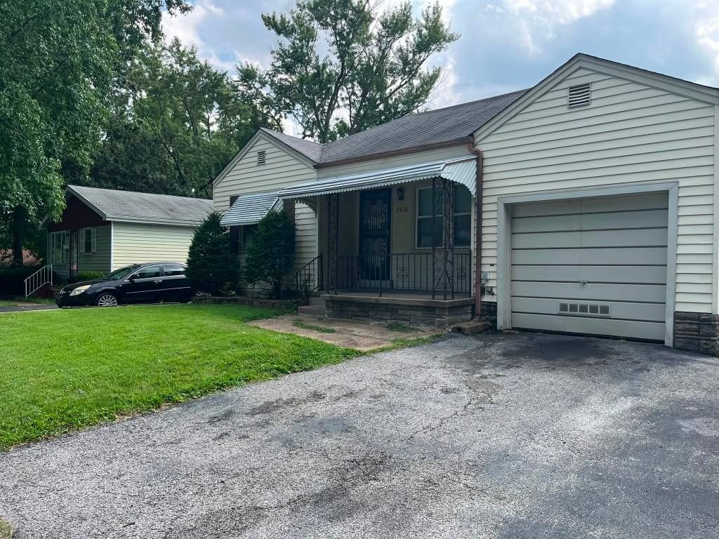 2434 Akins Dr - Photo 2 of 29
