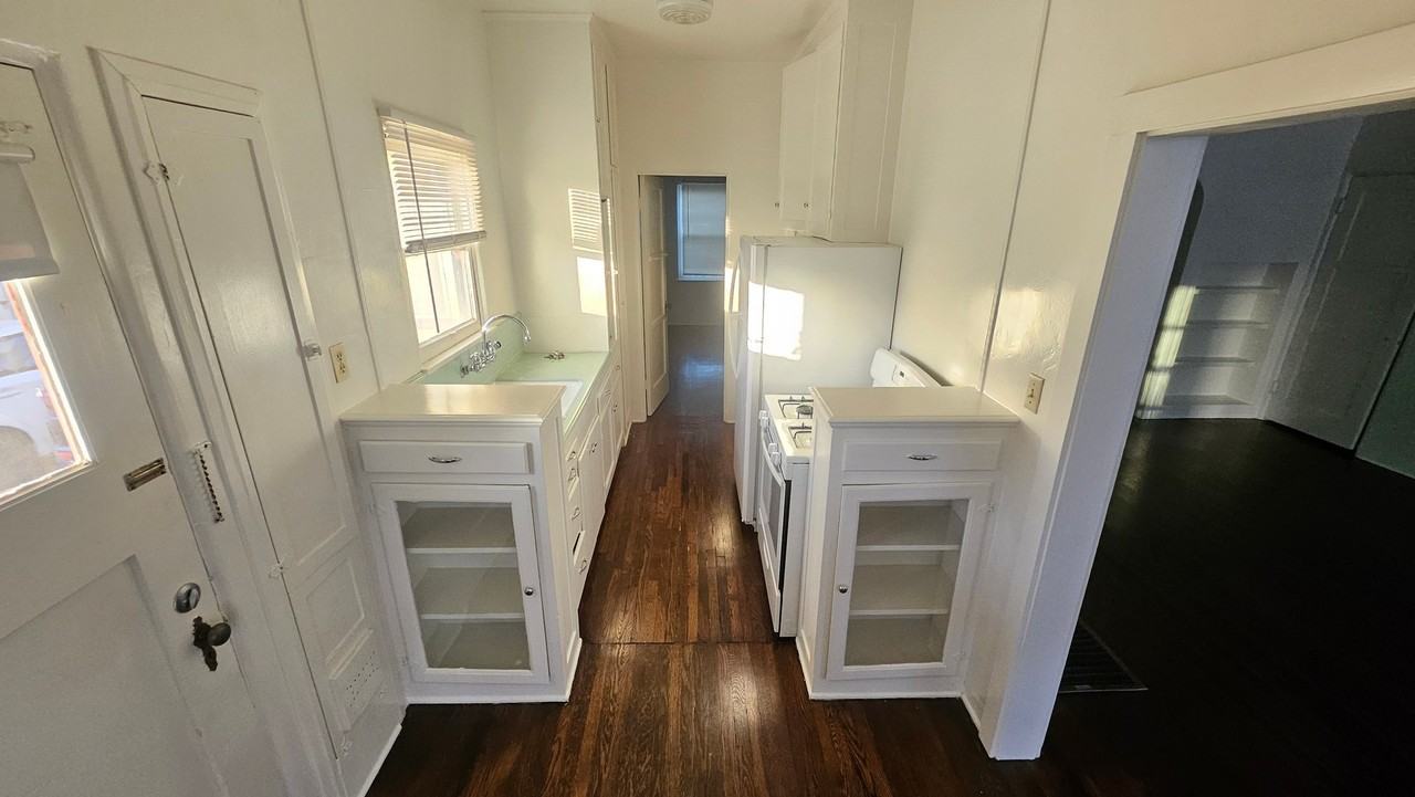 1425 Echo Park Ave #7 - Photo 4 of 8
