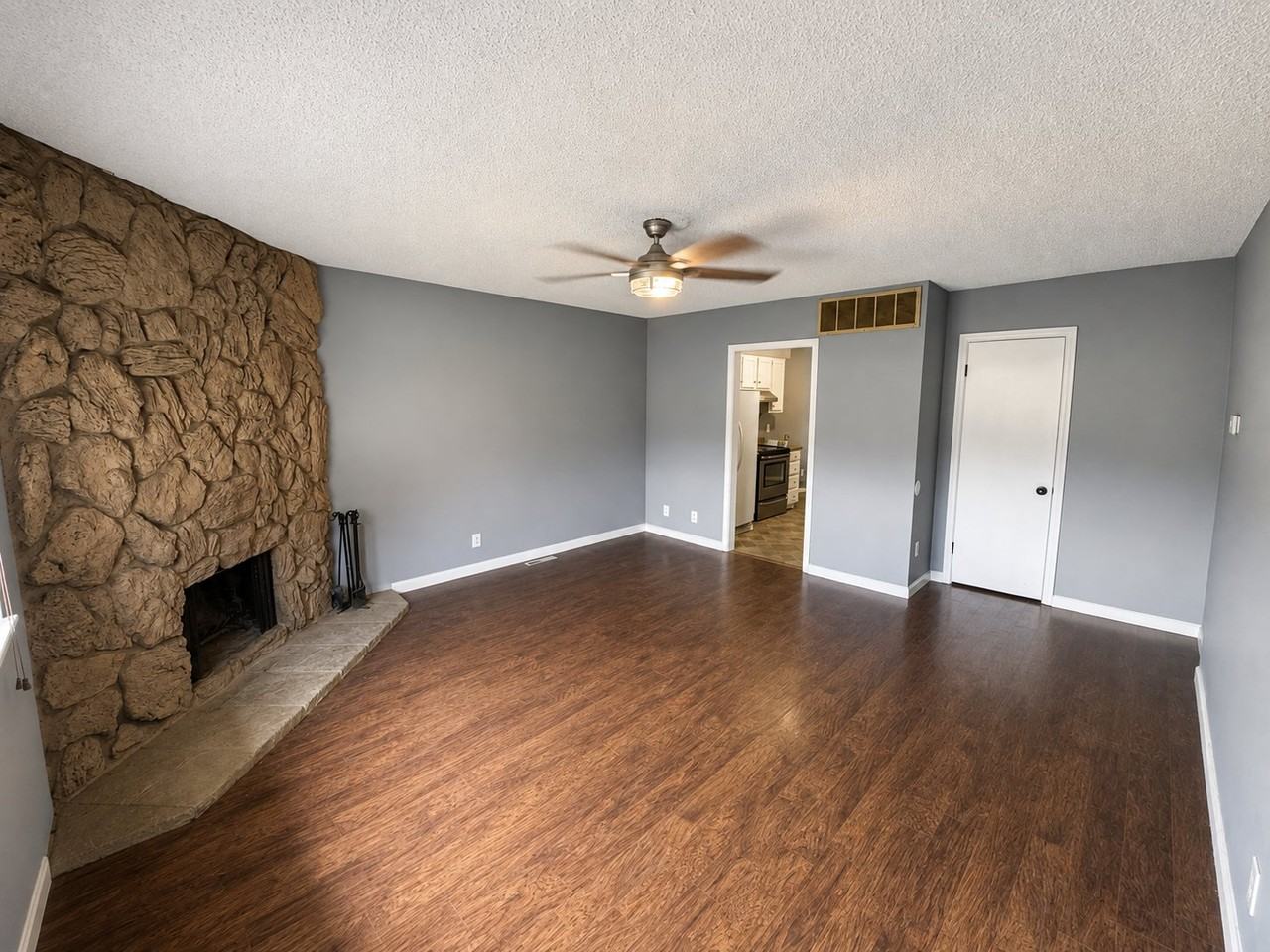 539 S Deveron Dr - Photo 2 of 6
