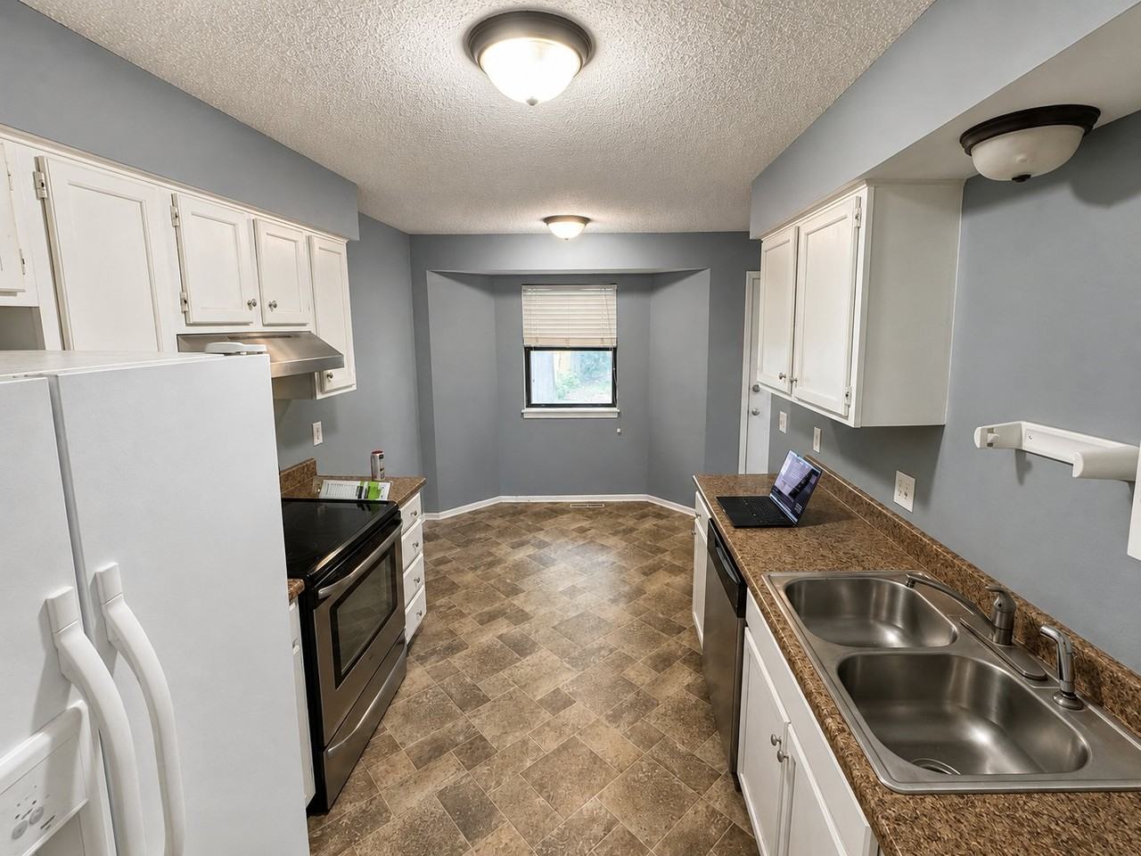539 S Deveron Dr - Photo 3 of 6