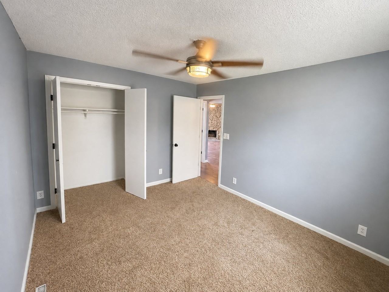 539 S Deveron Dr - Photo 4 of 6