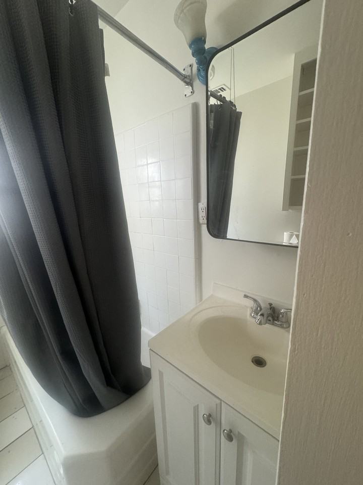 5438 Sylvia Ave #NA - Photo 5 of 14