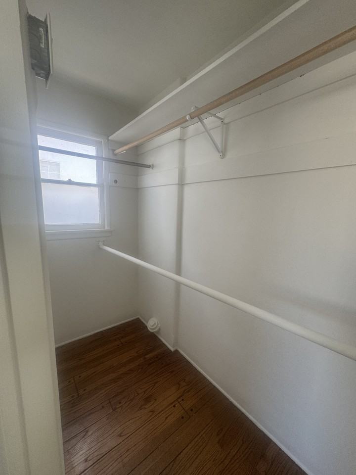 5438 Sylvia Ave #NA - Photo 7 of 14