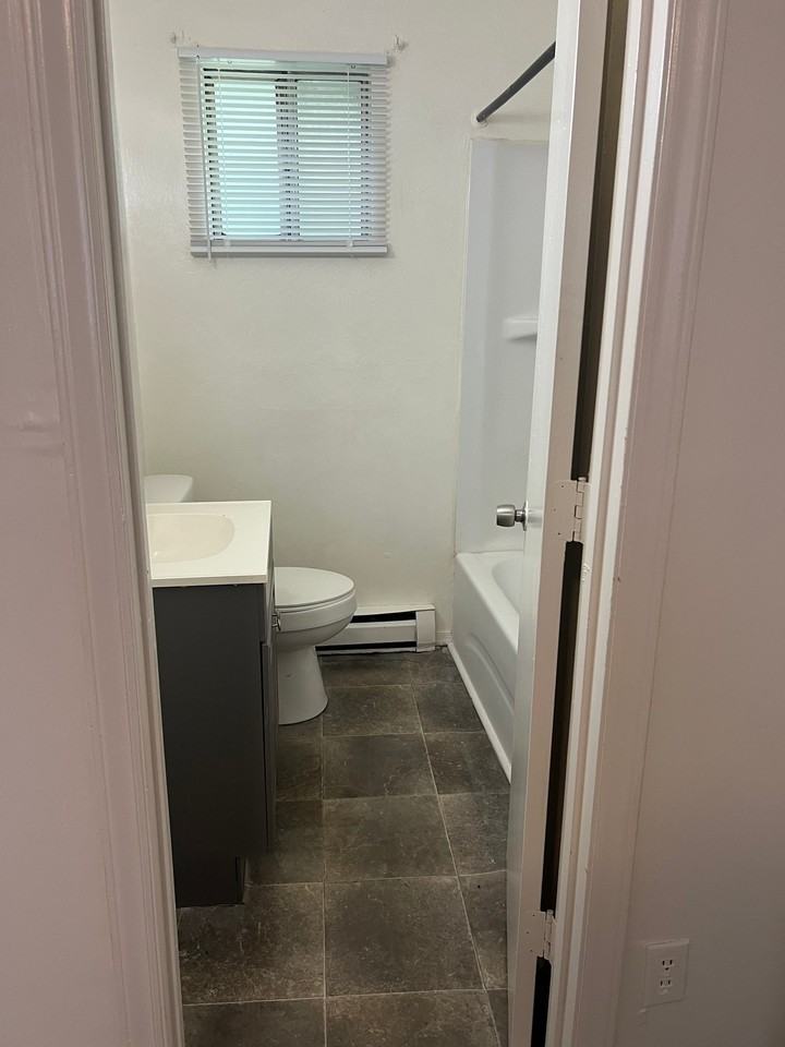 1416 Moorman Ave Nw #D - Photo 6 of 9