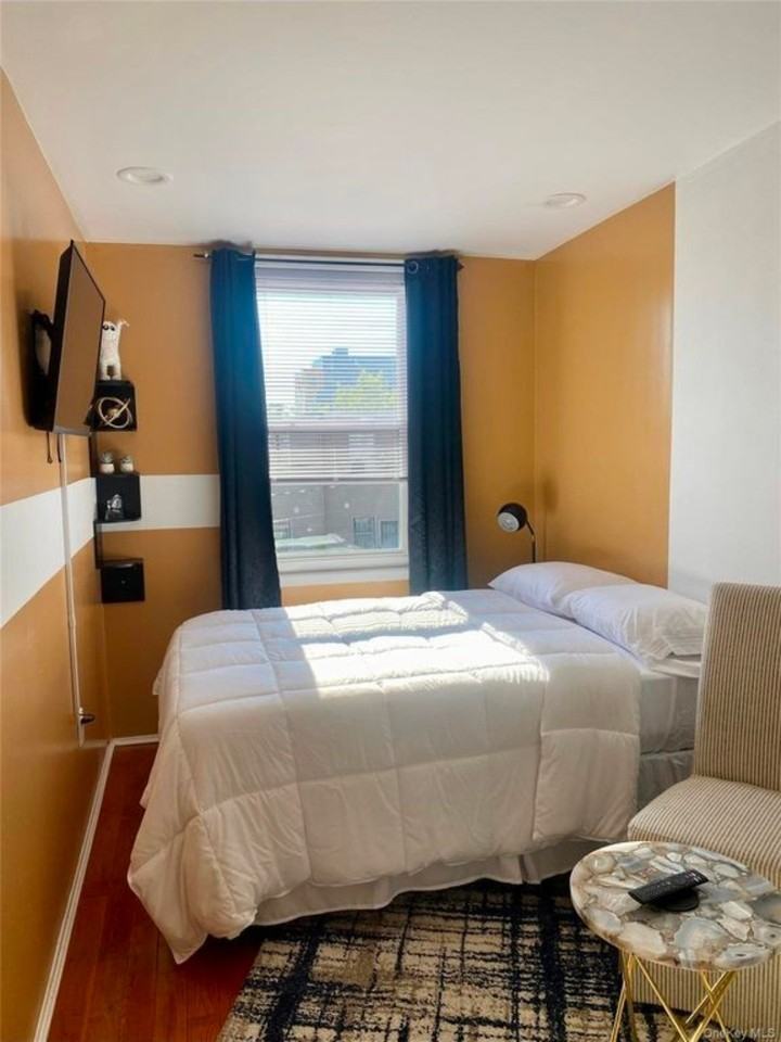 660 Williams Ave #1 - Photo 3 of 10