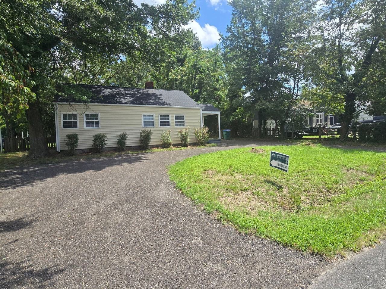 1025 Bradley Ln - Photo 2 of 17