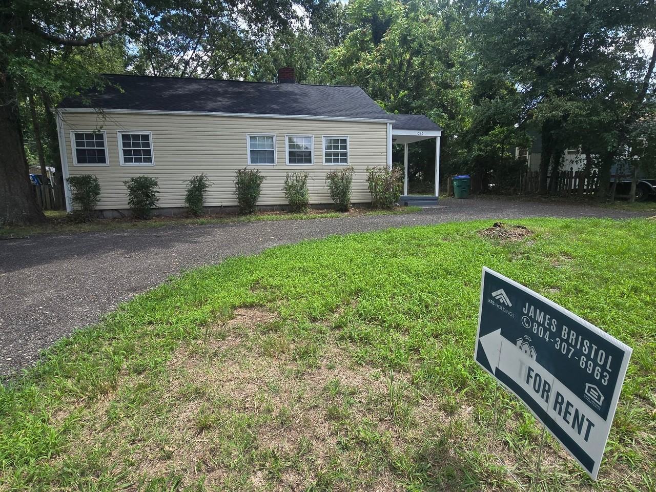 1025 Bradley Ln - Photo 3 of 17