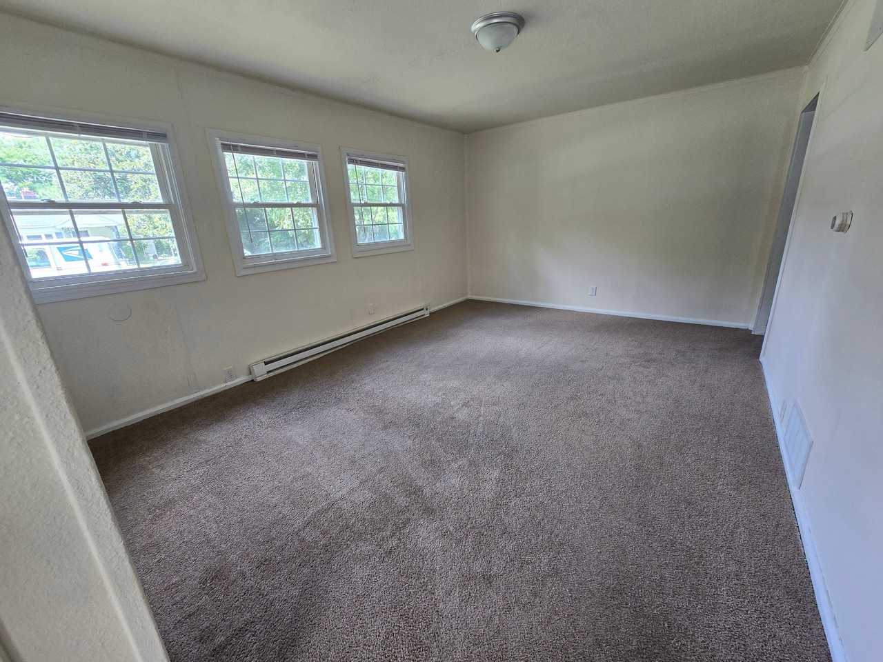 1025 Bradley Ln - Photo 5 of 17