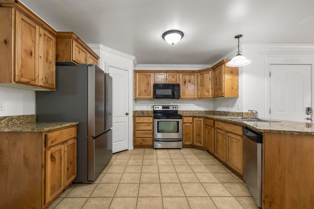 518 Sw #201 - Photo 2 of 22