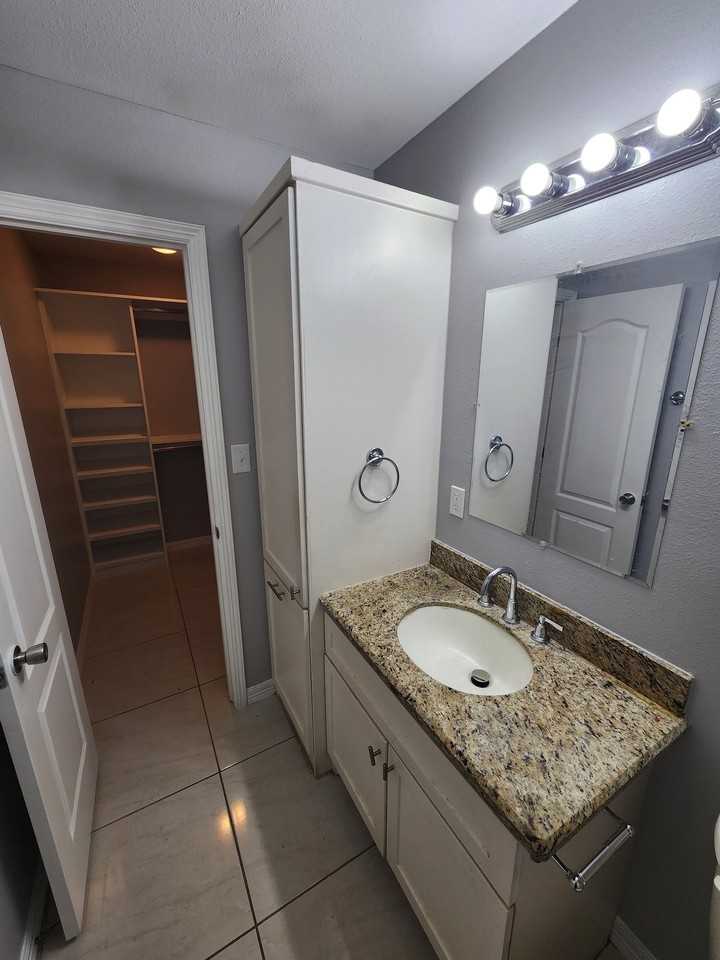 6148 Guadalupe River St - Photo 5 of 13