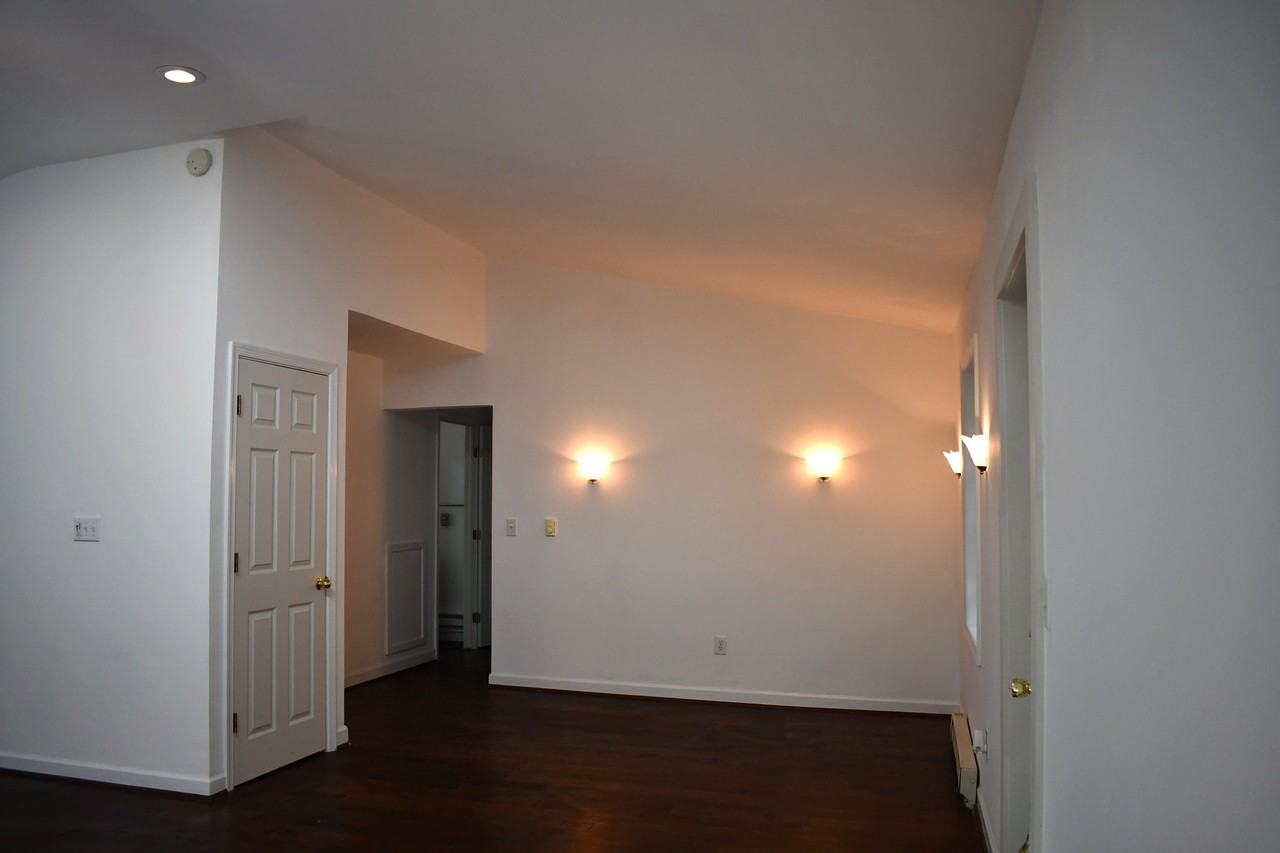 11601 Heron Dr - Photo 2 of 14