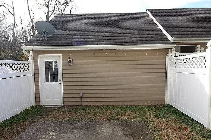 7850 Heaton Way - Photo 2 of 10