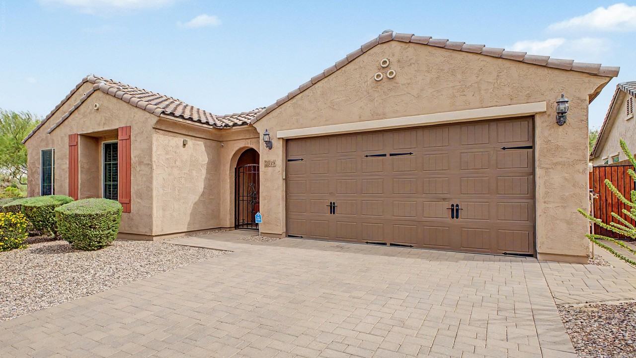 2539 W Rabjohn Rd - Photo 2 of 20