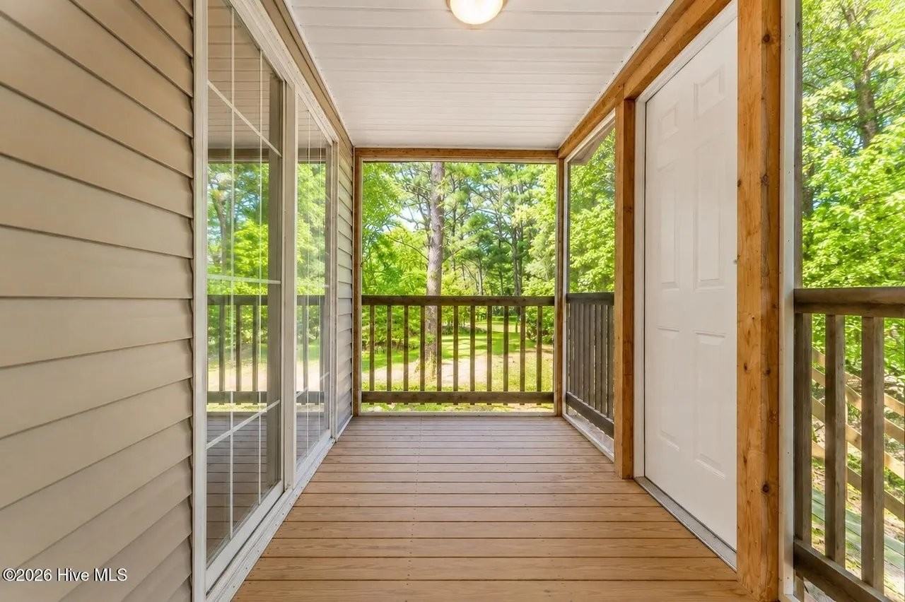 150 Jr Rd - Photo 4 of 16