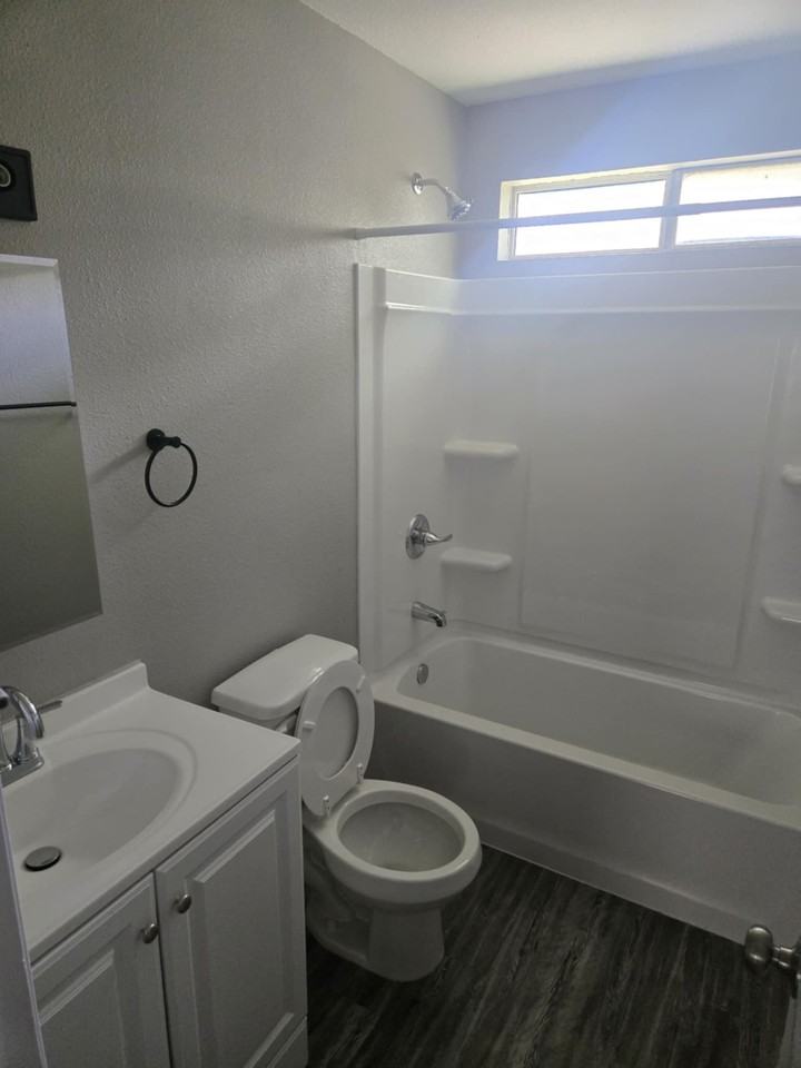 1410 Colima St - Photo 2 of 15