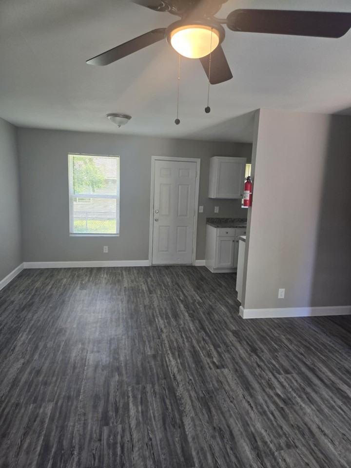 1410 Colima St - Photo 6 of 15