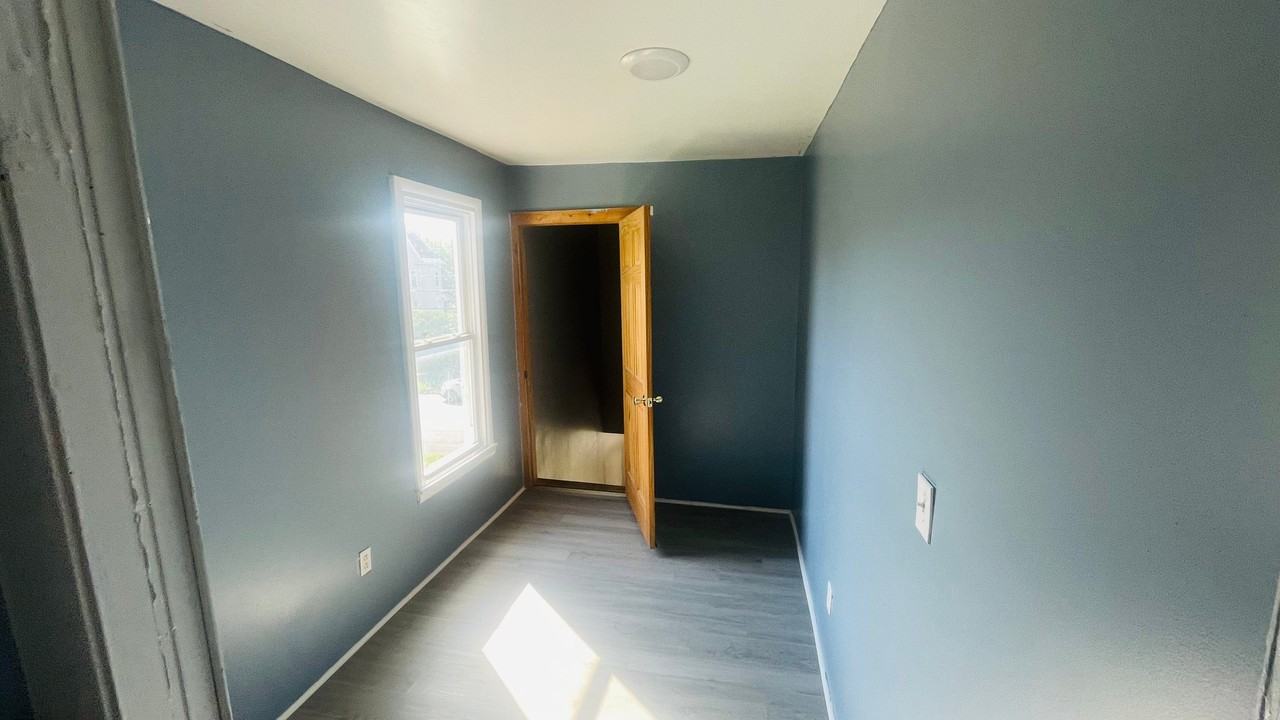 1415 Seymour Ave - Photo 2 of 14