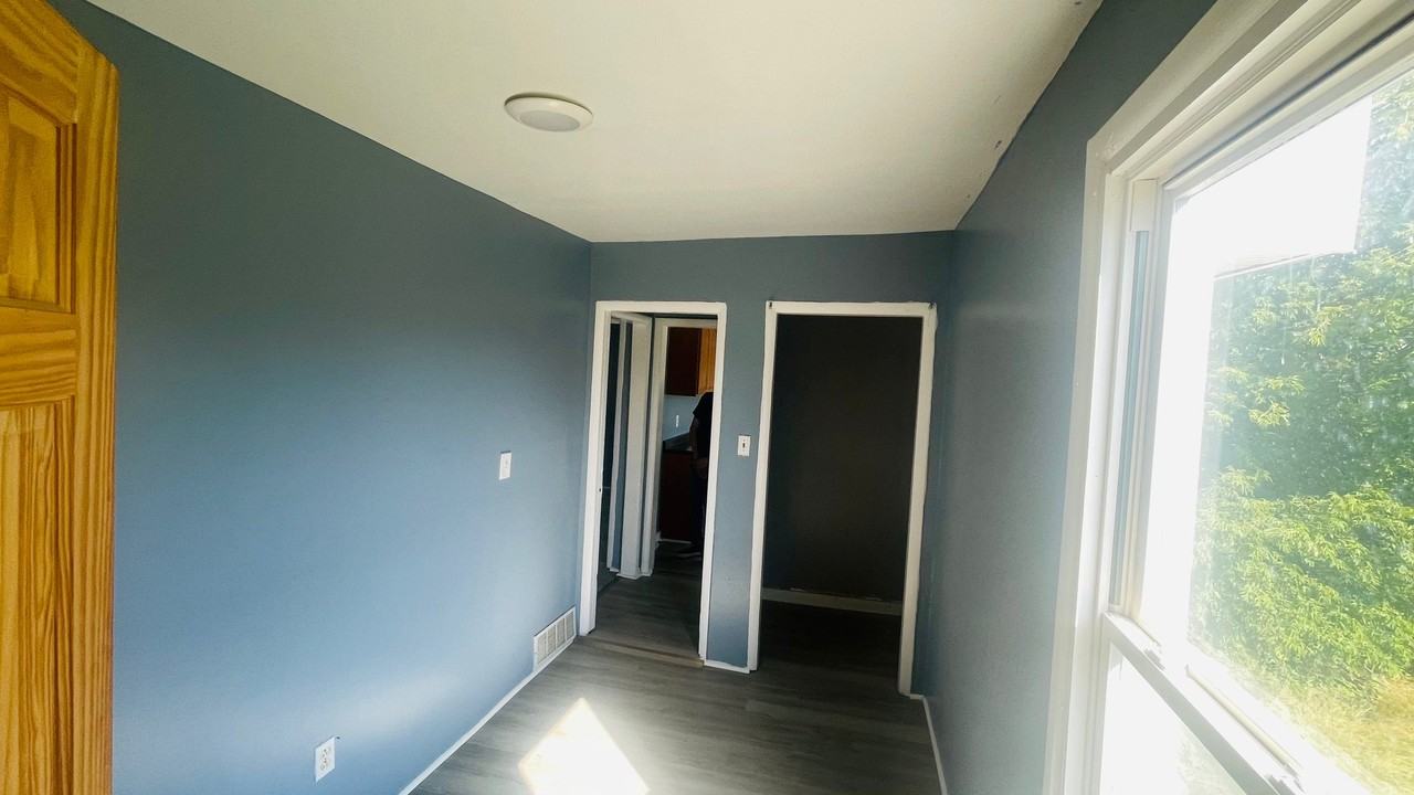1415 Seymour Ave - Photo 3 of 14