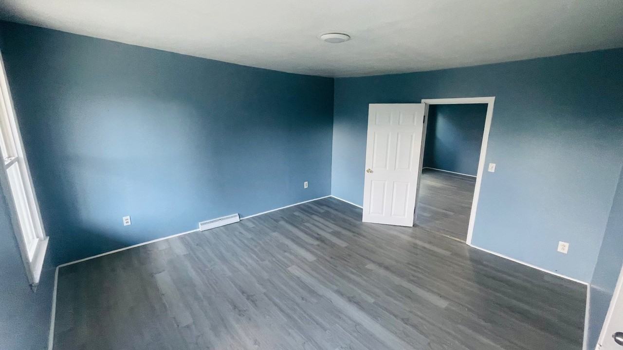 1415 Seymour Ave - Photo 4 of 14