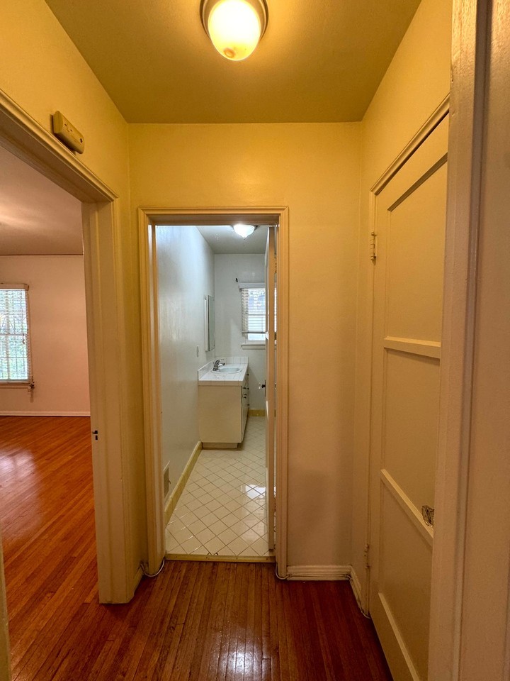 1271 N Crescent Heights Blvd #1271 - Photo 3 of 20