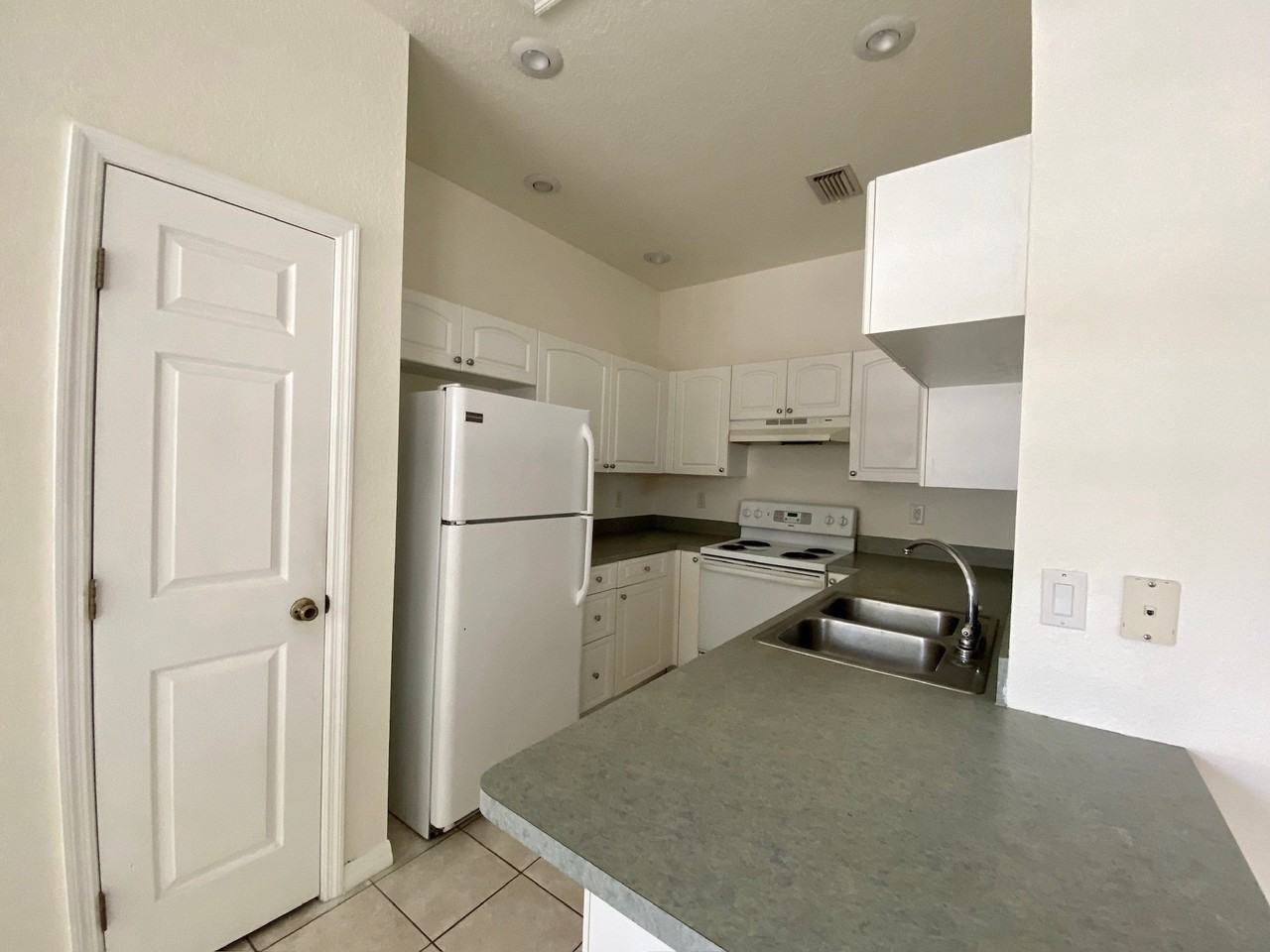 2800 Srn #1-1 - Photo 4 of 10