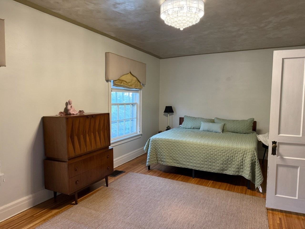 214 Norwood Ave - Photo 5 of 9