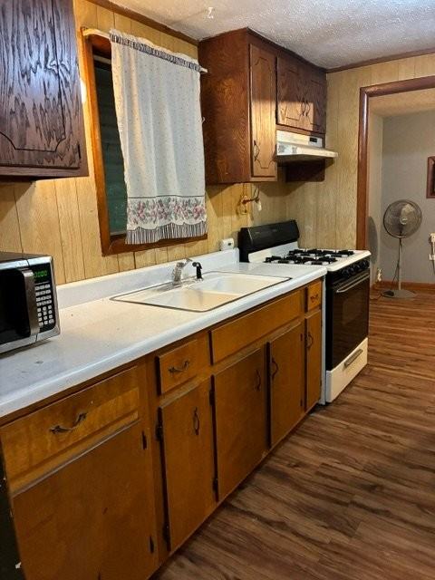 611 Oak St - Photo 2 of 7
