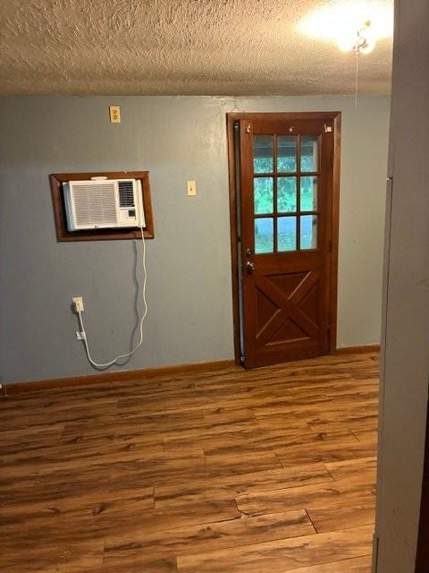611 Oak St - Photo 3 of 7