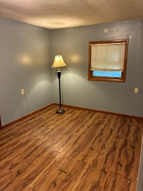 611 Oak St - Photo 4 of 7