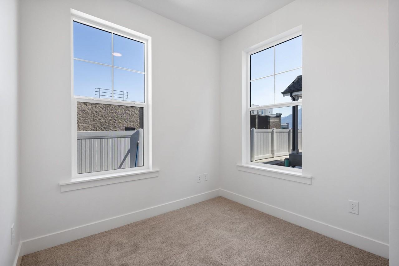 384 W Chadam Way - Photo 3 of 20