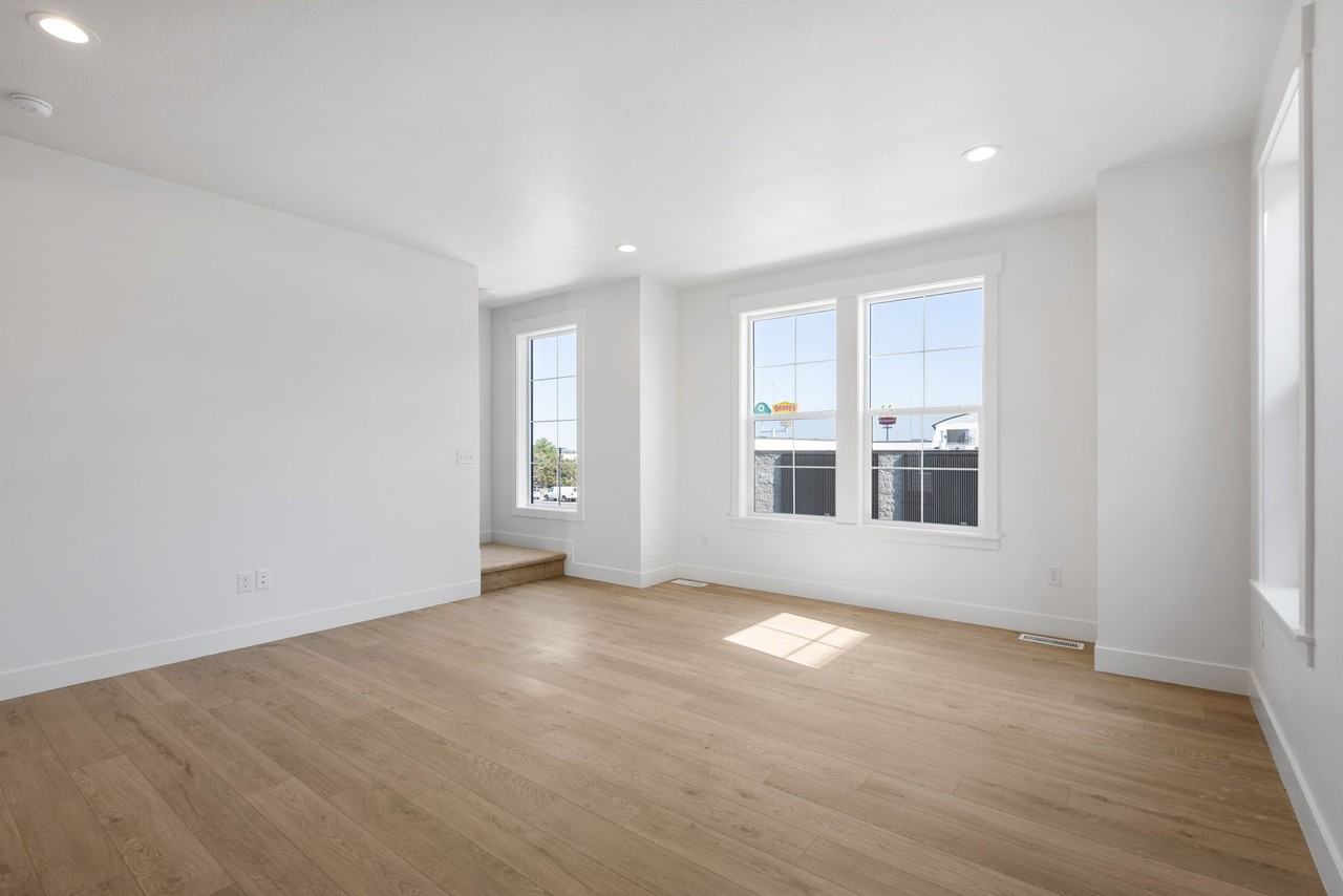 384 W Chadam Way - Photo 6 of 20