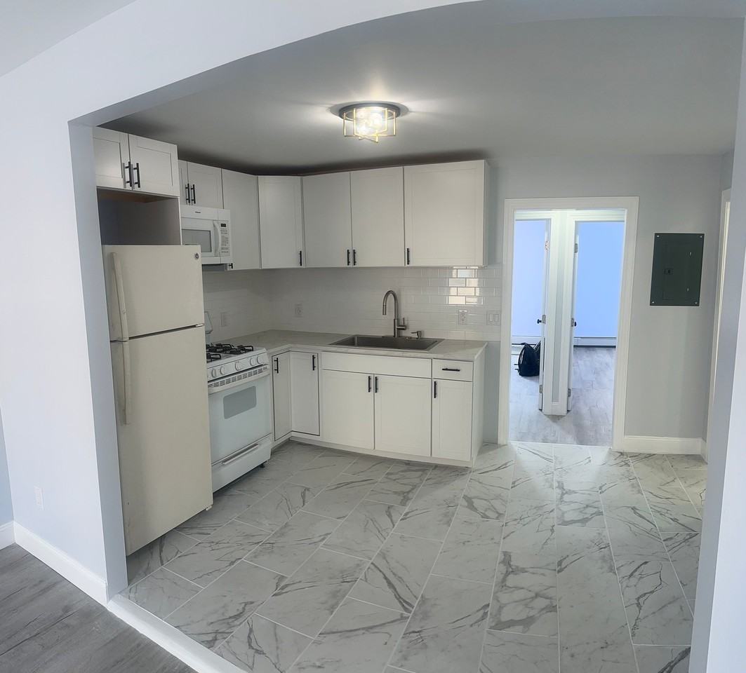 189 Lark St #2 - Photo 3 of 6