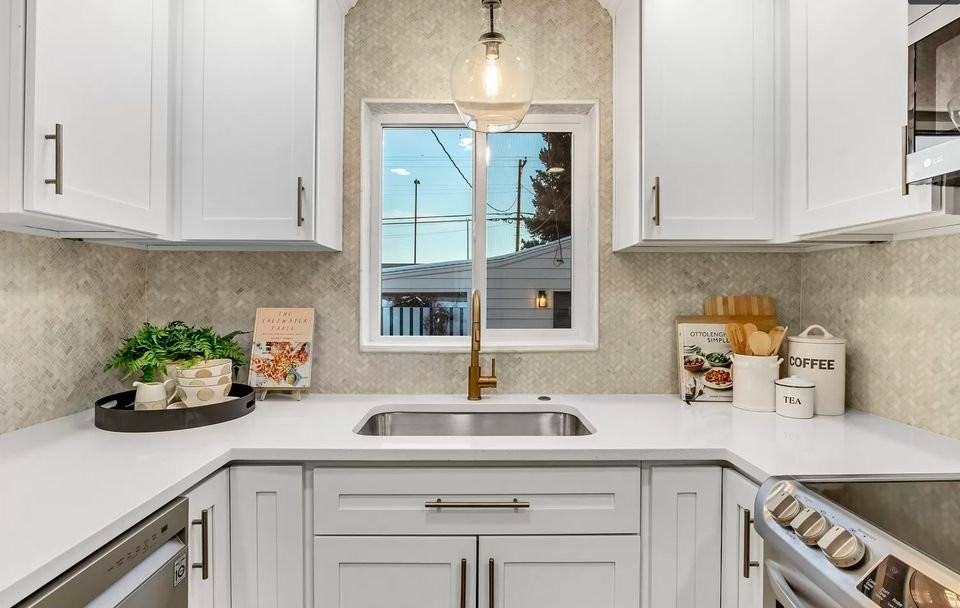 1612 Eastsouth - Photo 2 of 13